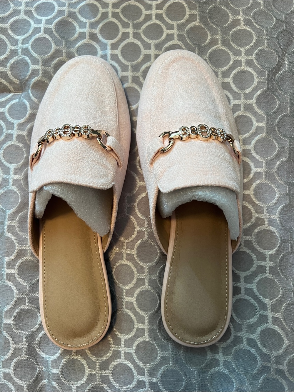 Slip-On Women’s Loafer Mules in Light Pink with Decorative Chain